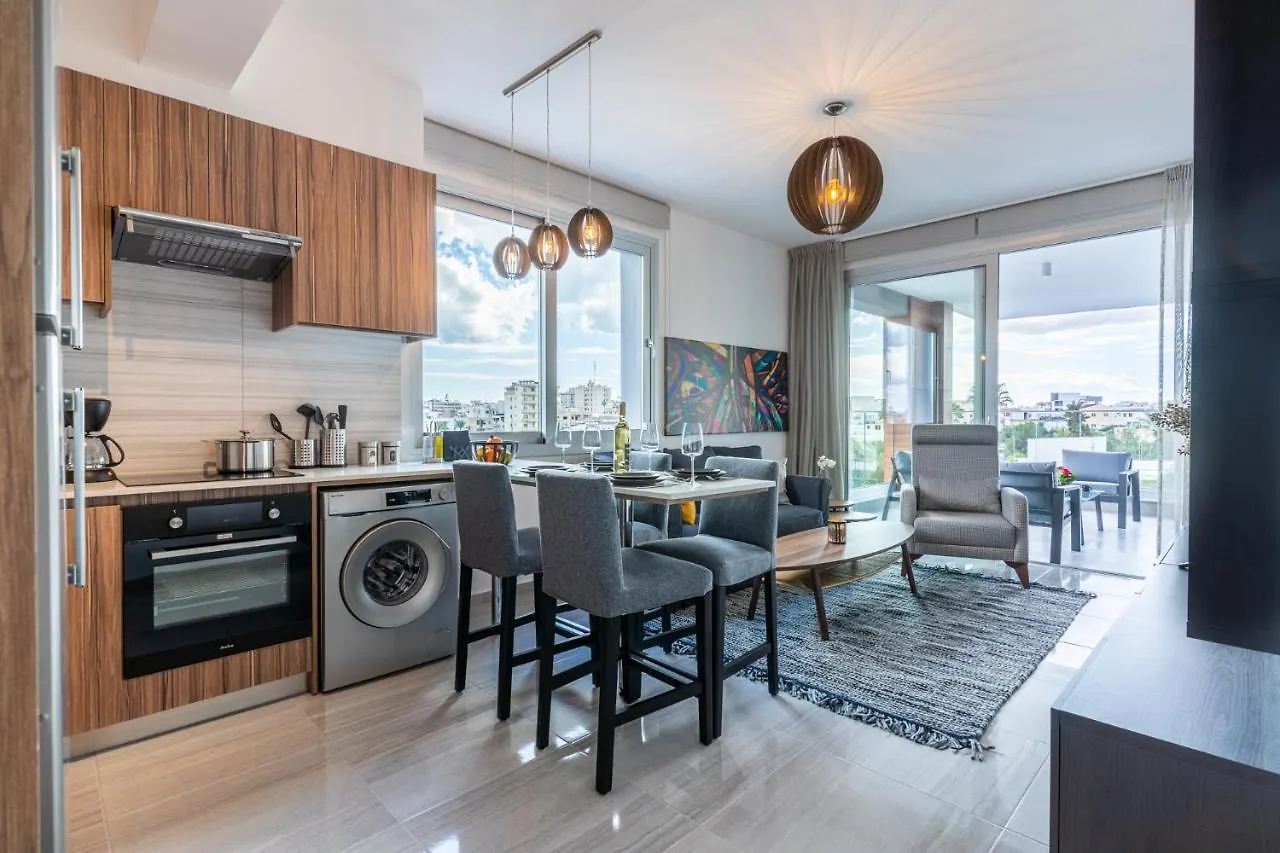 Sunflower 1-Bedroom Apartment In Λάρνακα