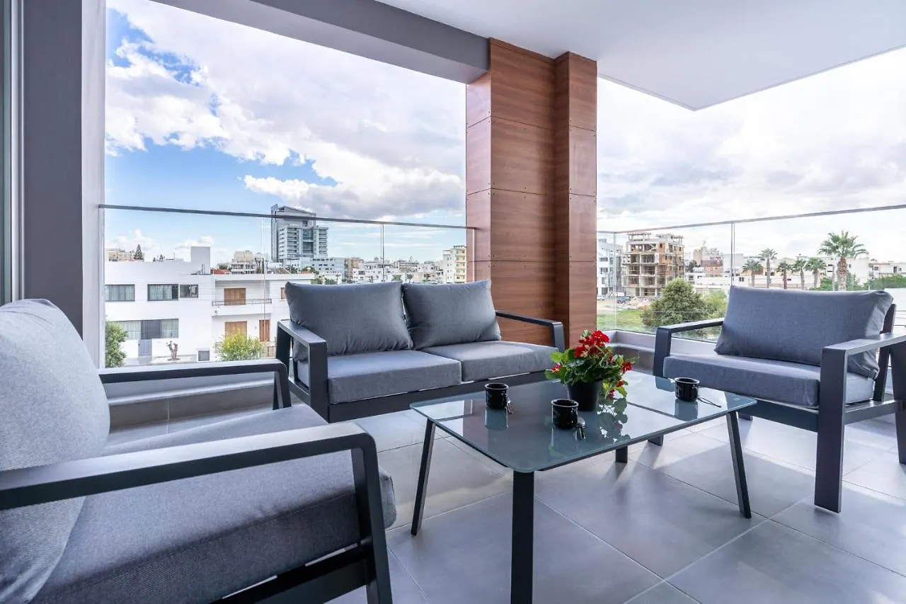 Sunflower 1-Bedroom Apartment In Larnaca