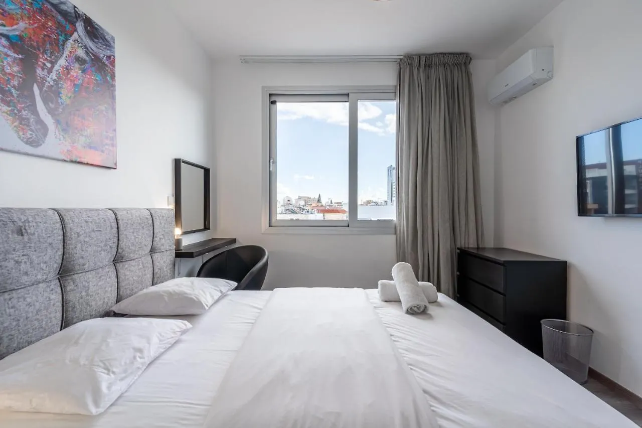 Sunflower 1-Bedroom Apartment In Λάρνακα