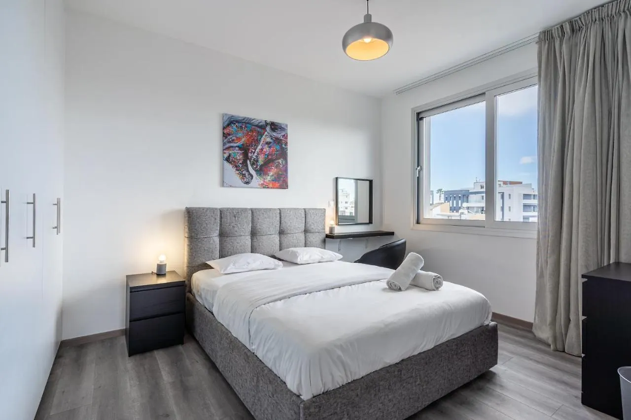 Sunflower 1-Bedroom Apartment In Λάρνακα